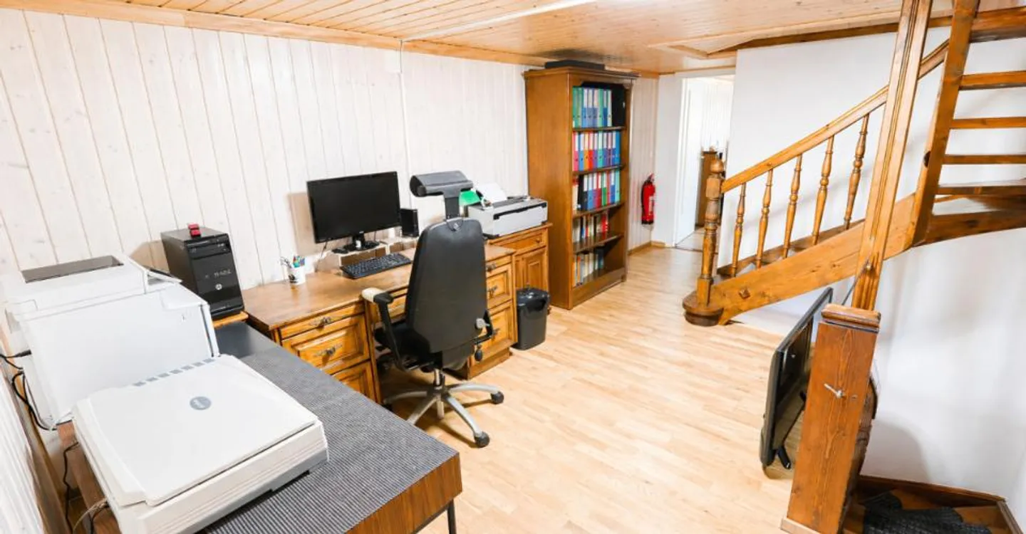 Angrenzendes Dorfhaus mit 5,5 Zimmern und Mezzanin - Foto 7 von 13