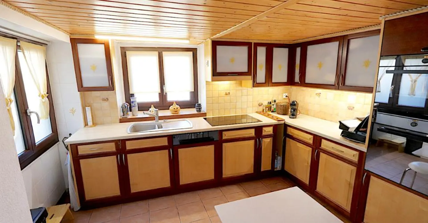 Angrenzendes Dorfhaus mit 5,5 Zimmern und Mezzanin - Foto 6 von 13
