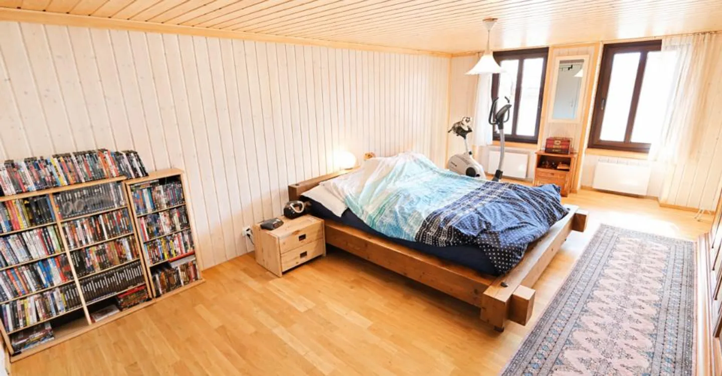 Angrenzendes Dorfhaus mit 5,5 Zimmern und Mezzanin - Foto 8 von 13