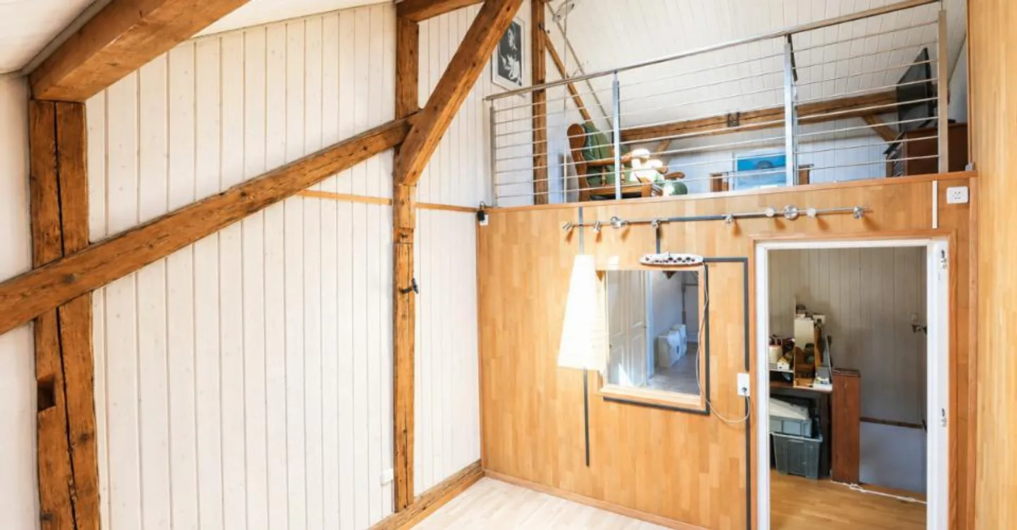 Angrenzendes Dorfhaus mit 5,5 Zimmern und Mezzanin - Foto 11 von 13