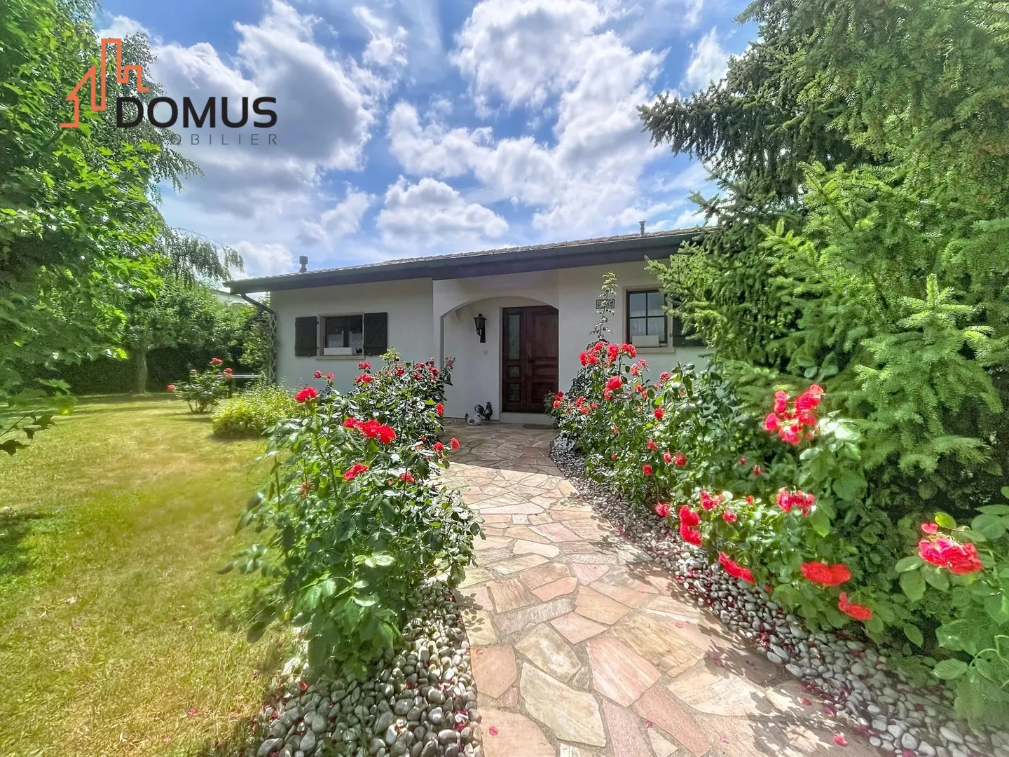 Individual villa with swimming pool on a magnificent wooded plot - Photo 16 of 21