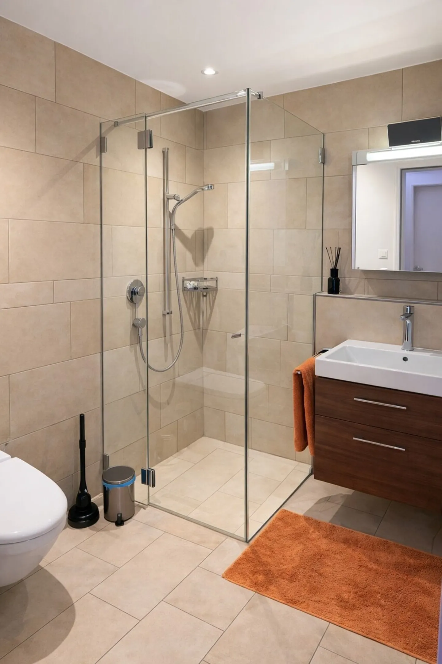 Exklusive 5½-Zimmer-Wohnung mit Balkon, Klimaanlage &amp; Tiefgarage - Foto 10 von 14