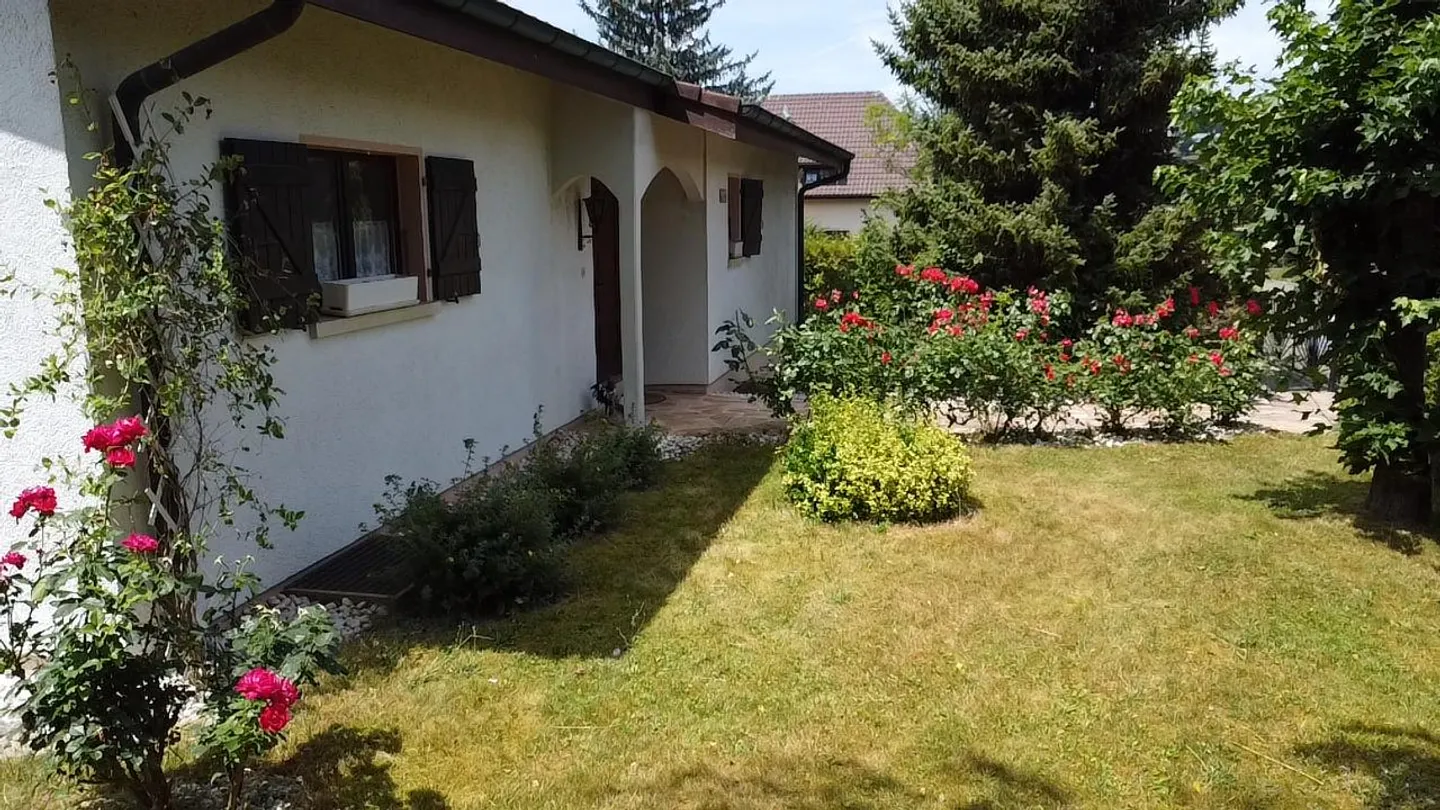 Individual villa with swimming pool on a magnificent wooded plot - Photo 20 of 21