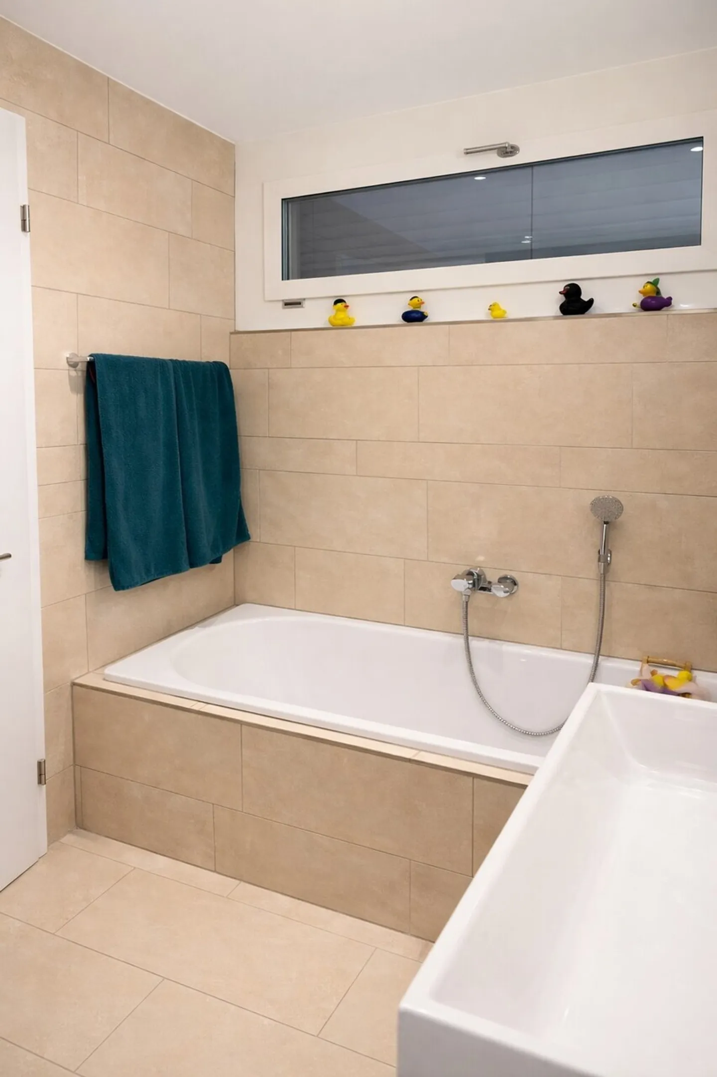 Exklusive 5½-Zimmer-Wohnung mit Balkon, Klimaanlage &amp; Tiefgarage - Foto 8 von 14