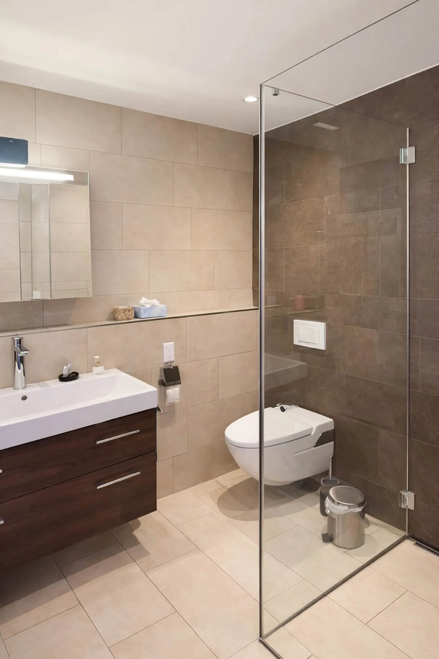 Exklusive 5½-Zimmer-Wohnung mit Balkon, Klimaanlage &amp; Tiefgarage - Foto 9 von 14