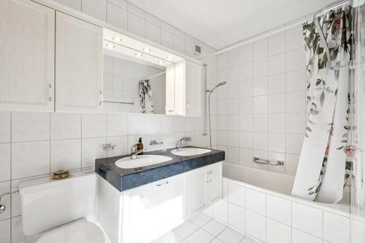 Charmant appartement de 2,5 pièces avec vue à Feusisberg - Photo 6 sur 9