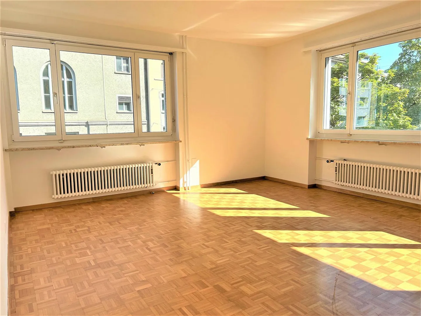 Appartement spacieux et lumineux de 4 pièces à louer près du parc de la ville - Photo 1 sur 15