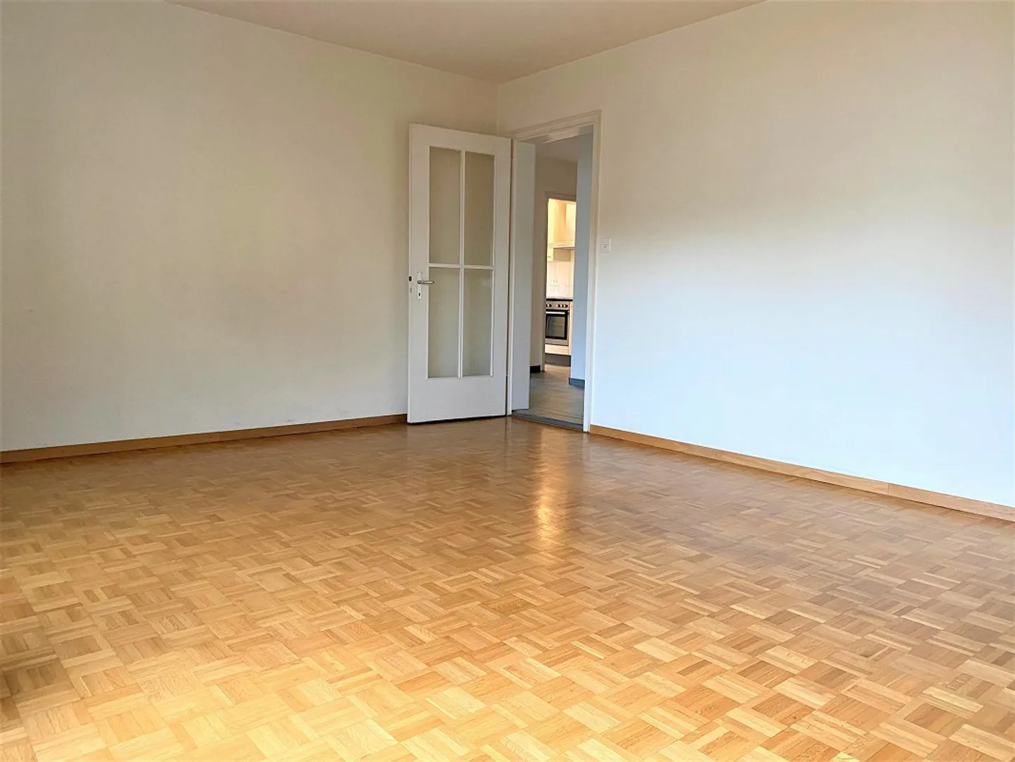 Appartement spacieux et lumineux de 4 pièces à louer près du parc de la ville - Photo 2 sur 15