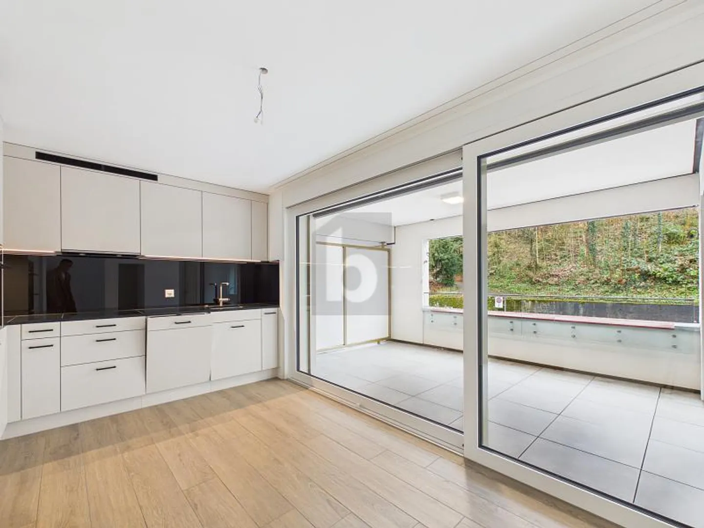 Stilvolle Wohnung mit zwei Balkonen - Foto 3 von 5