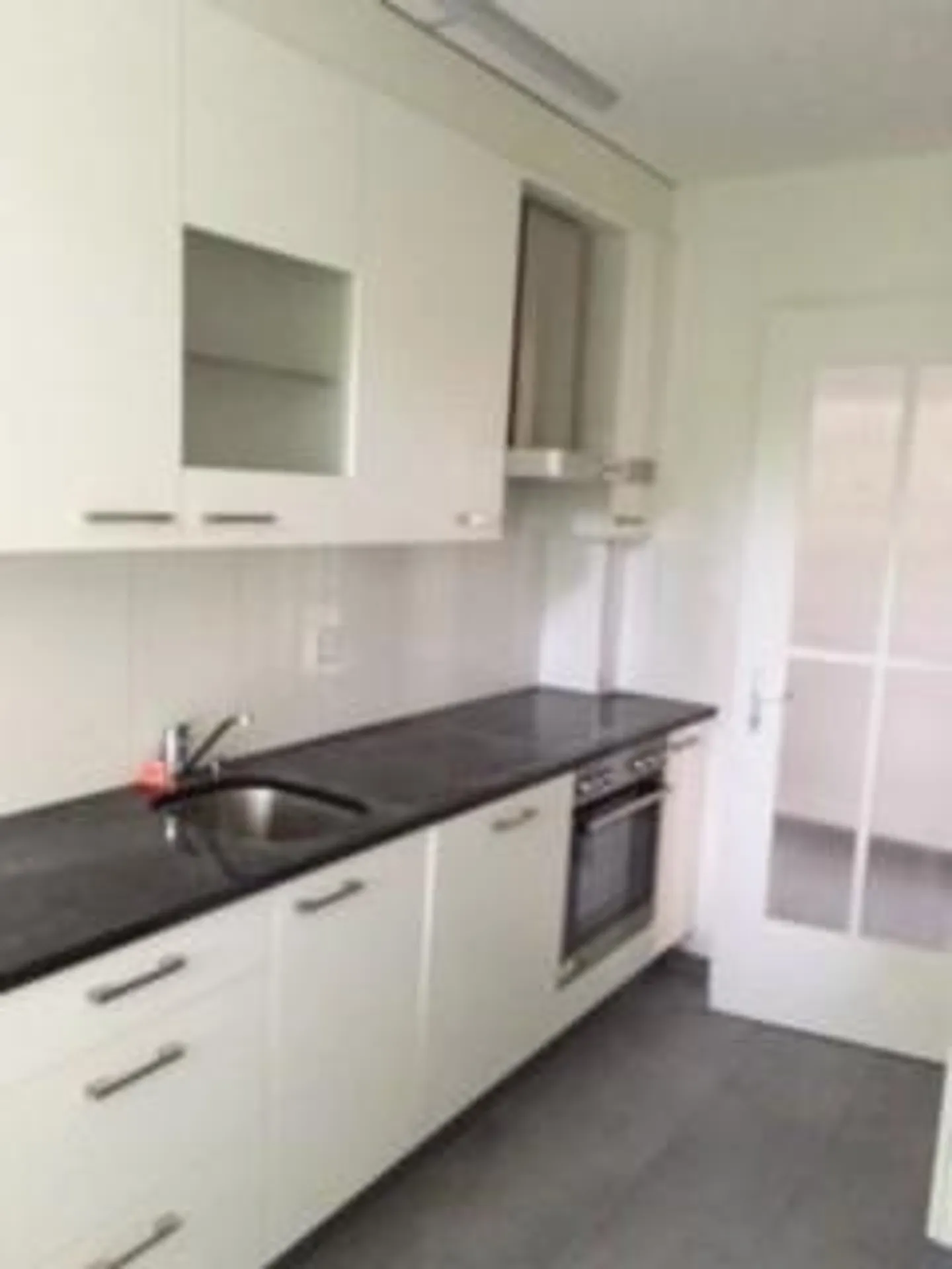 Appartement spacieux et lumineux de 4 pièces à louer près du parc de la ville - Photo 3 sur 15