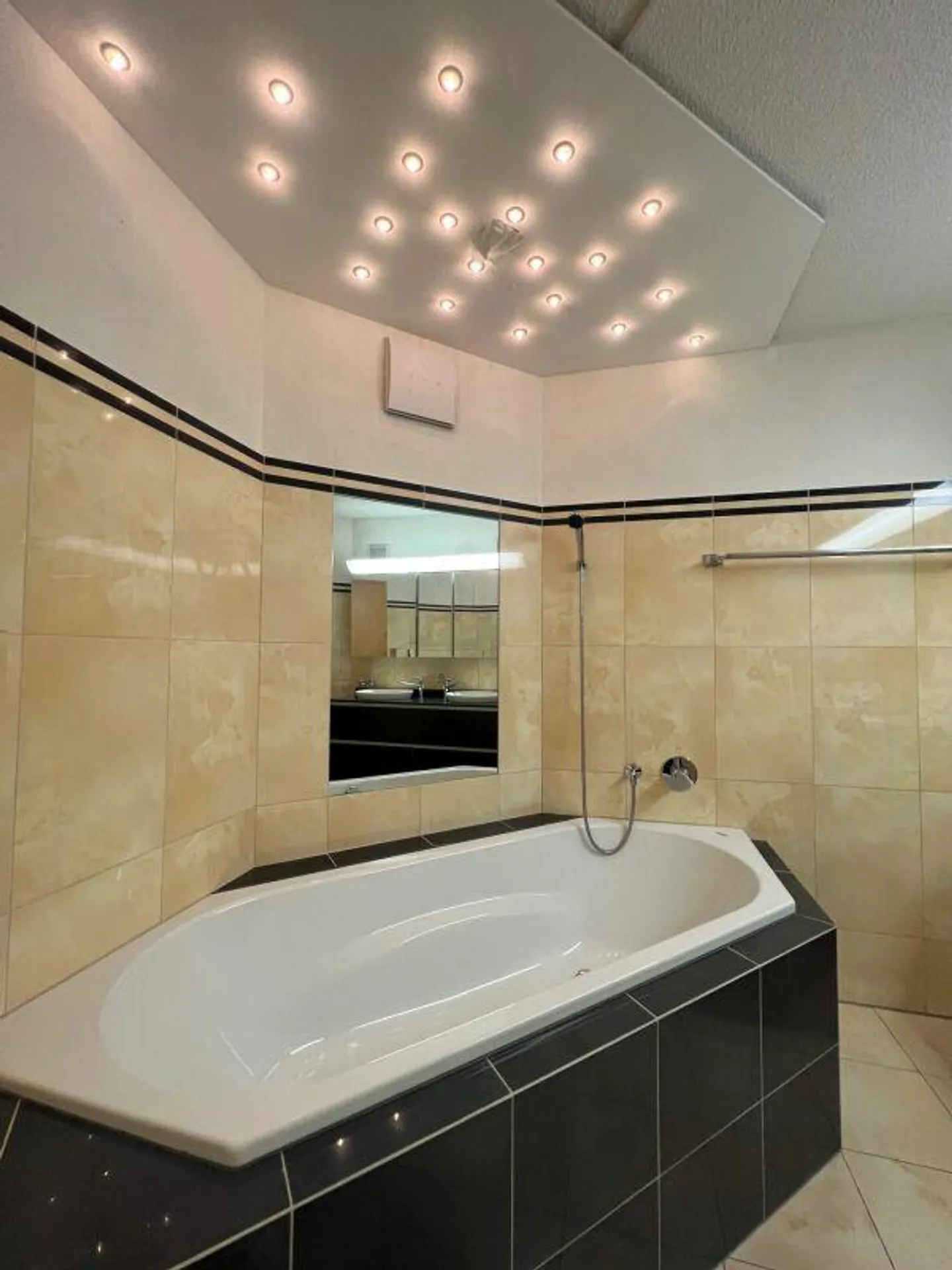 Grosszügige 5.5-Zimmer-Wohnung - Foto 5 von 12