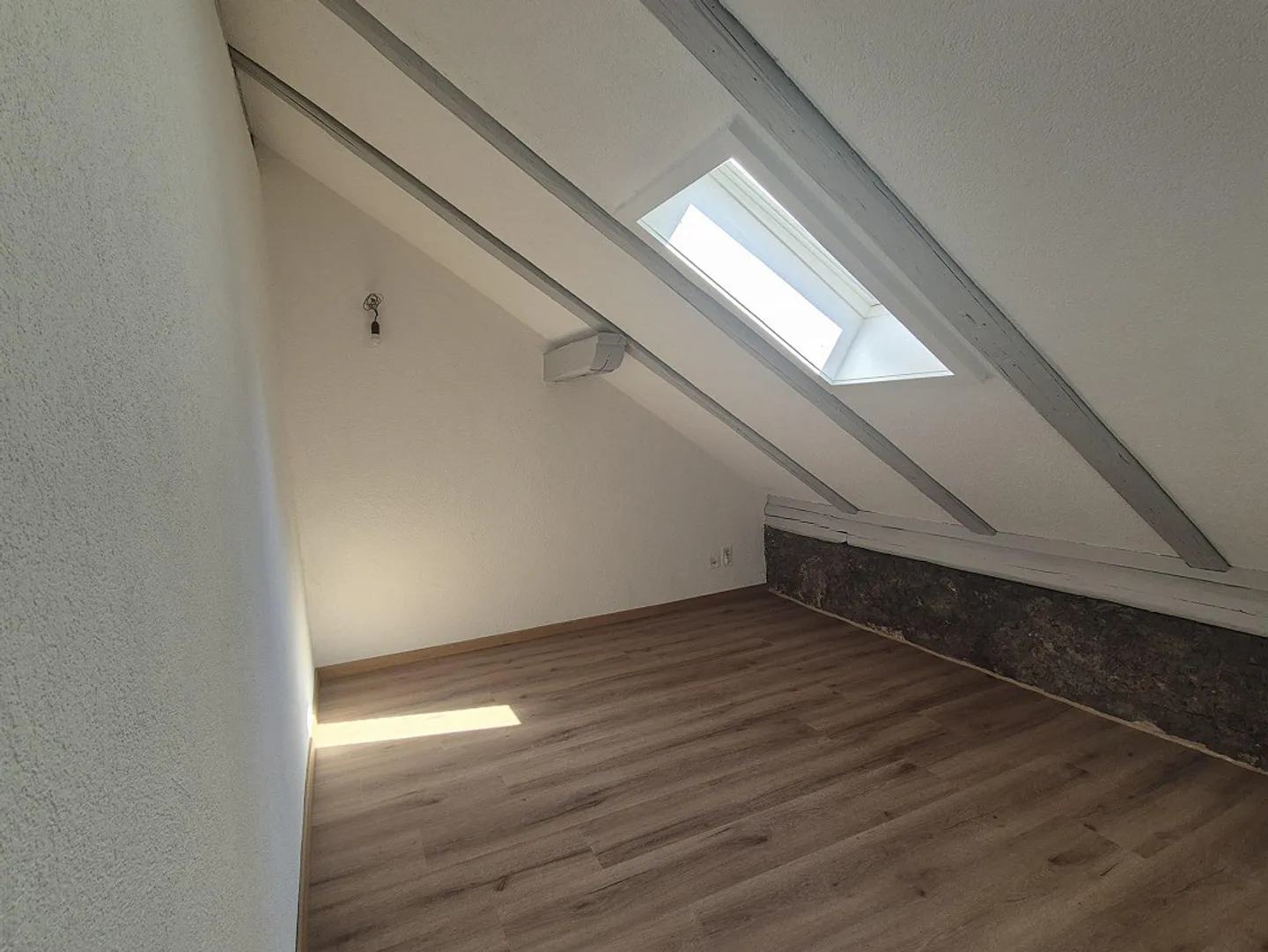 Newly renovated 2.5-room apartment with balcony - Photo 3 of 7