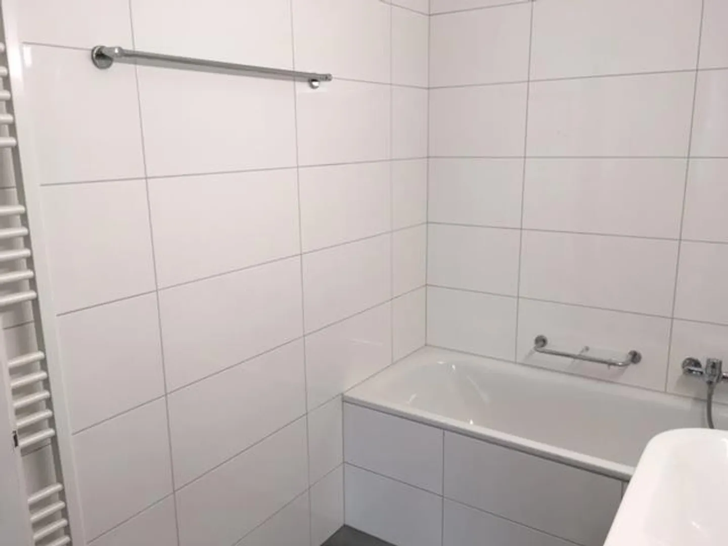 Appartement spacieux et lumineux de 4 pièces à louer près du parc de la ville - Photo 8 sur 15