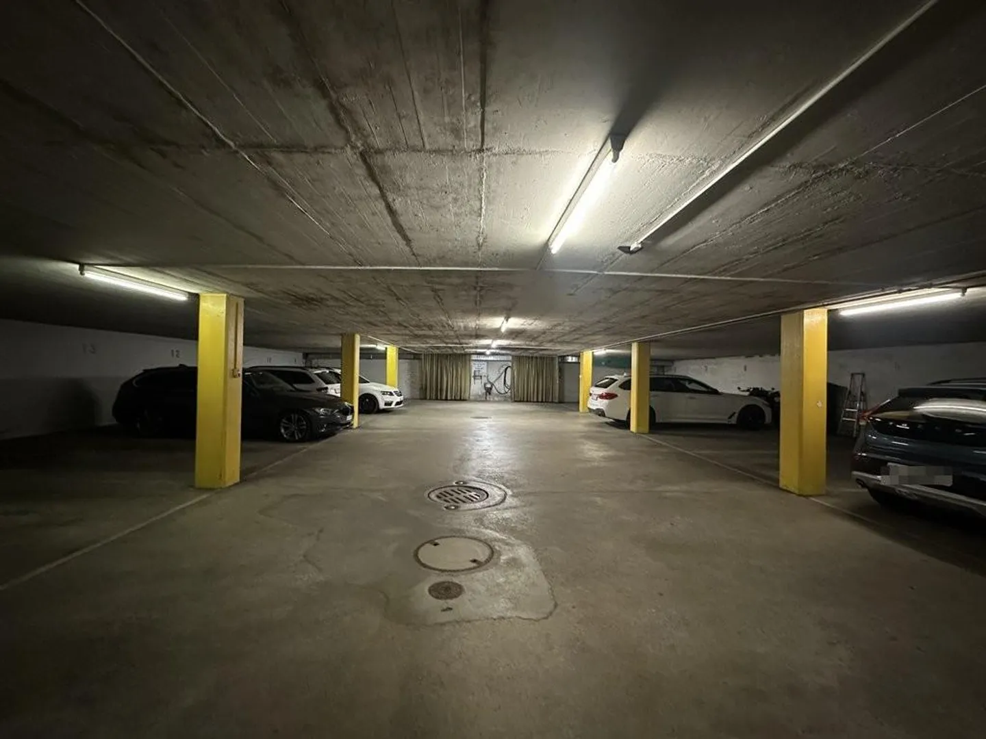 Motorcycle parking space in Köniz - Photo 3 of 4