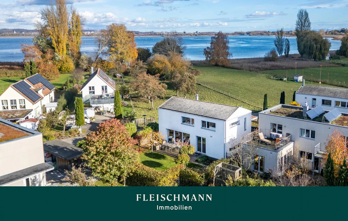 Attraktives Einfamilienhaus in unmittelbarer Seenähe - Foto 1 von 19