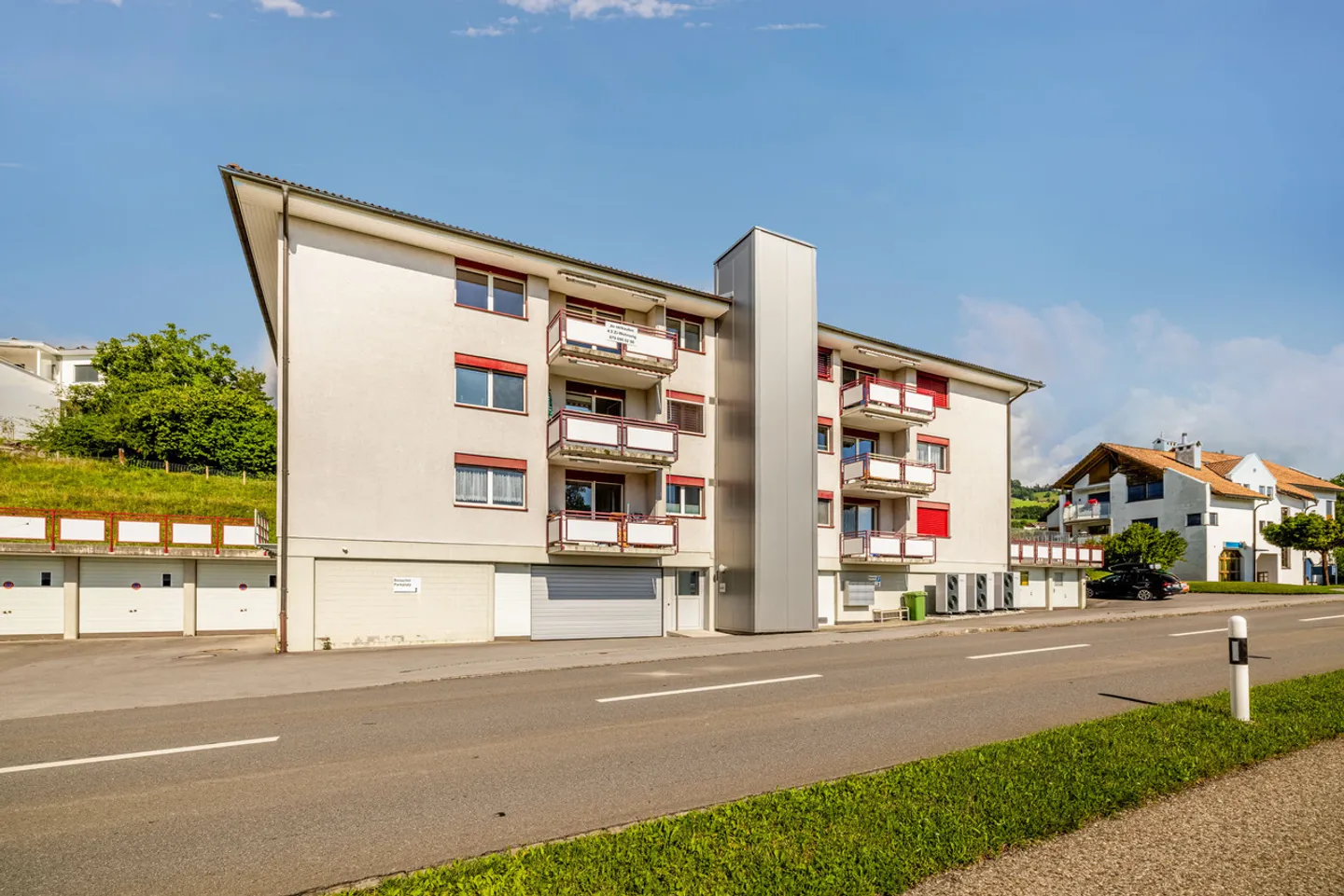 Aussicht, Komfort und zwei Balkone - Ihr neues Zuhause - Foto 2 von 8