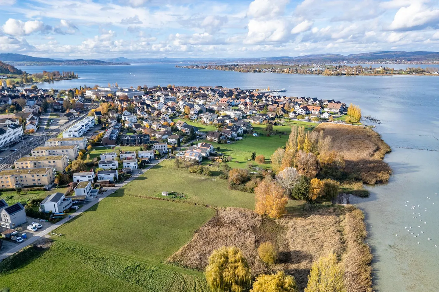 Attraktives Einfamilienhaus in unmittelbarer Seenähe - Foto 2 von 19