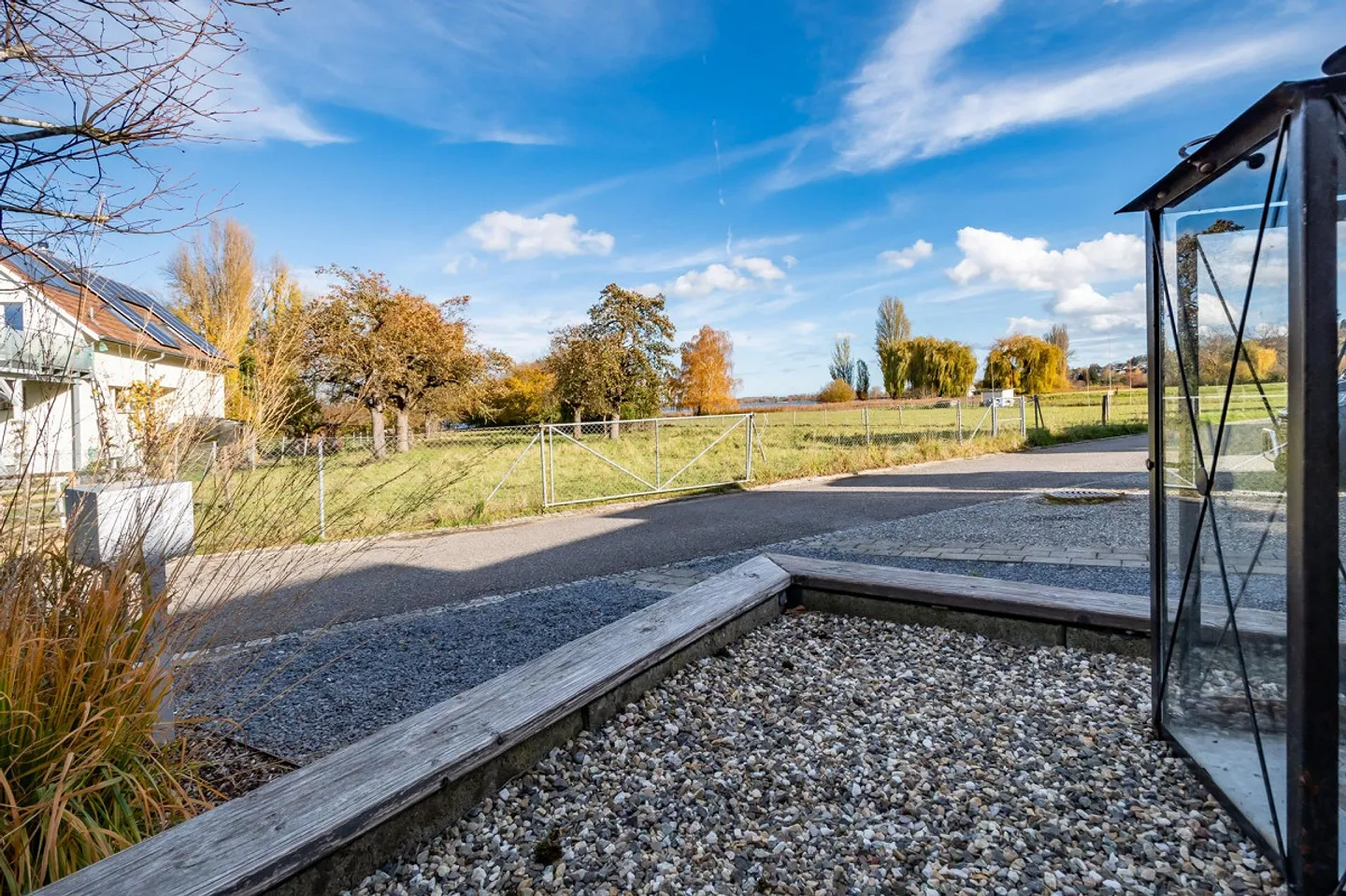 Attraktives Einfamilienhaus in unmittelbarer Seenähe - Foto 3 von 19