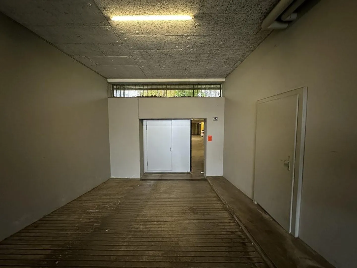 Motorcycle parking space in Köniz - Photo 2 of 4