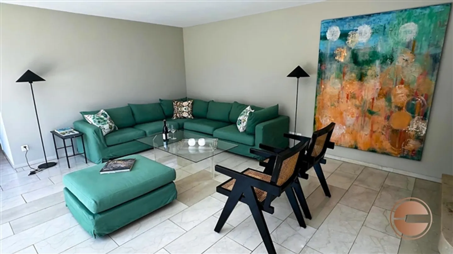 Appartement de service penthouse artistique de 3 chambres avec vue sur le lac - Photo 2 sur 17