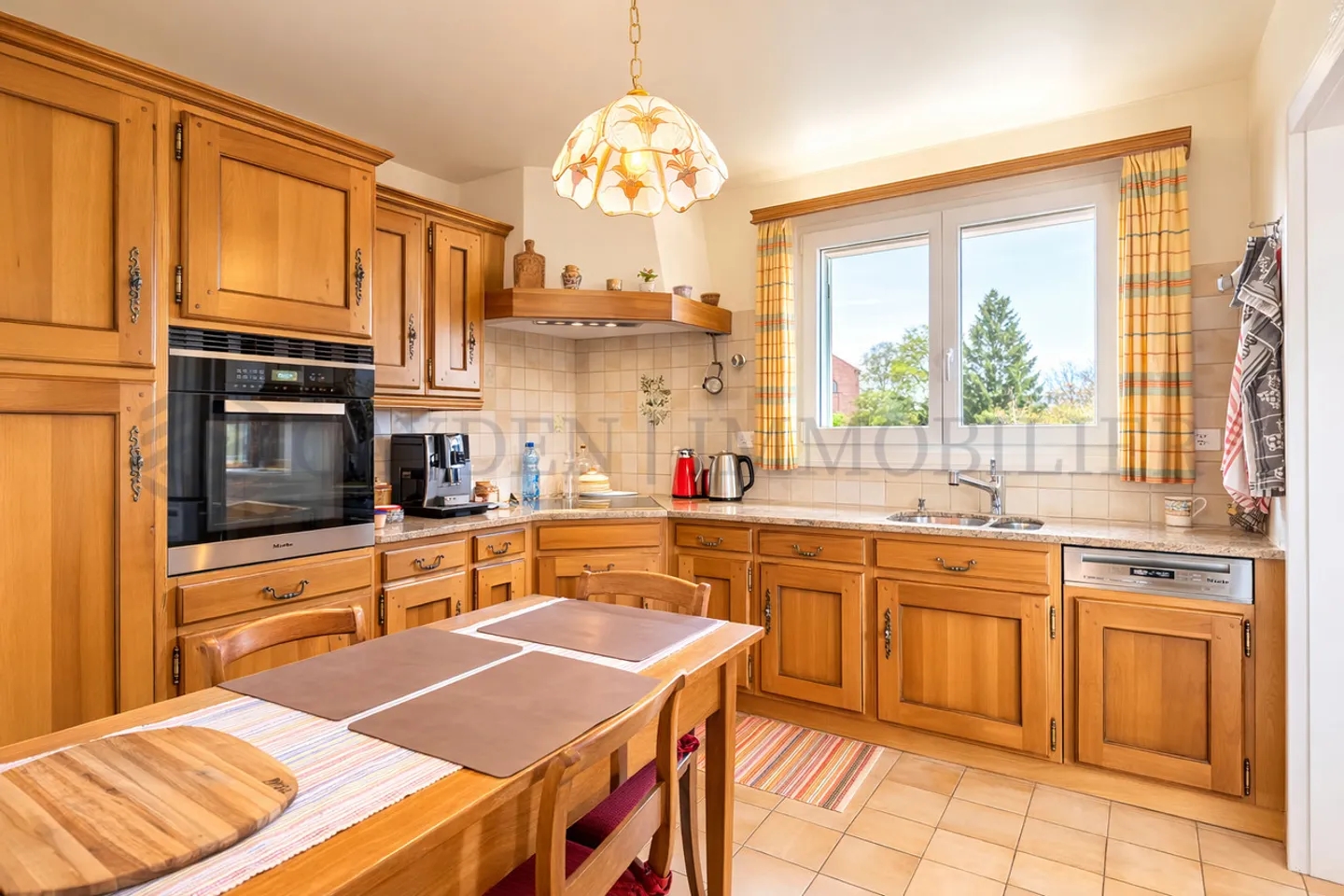 Single-family house on large plot with lake view - Photo 3 of 6