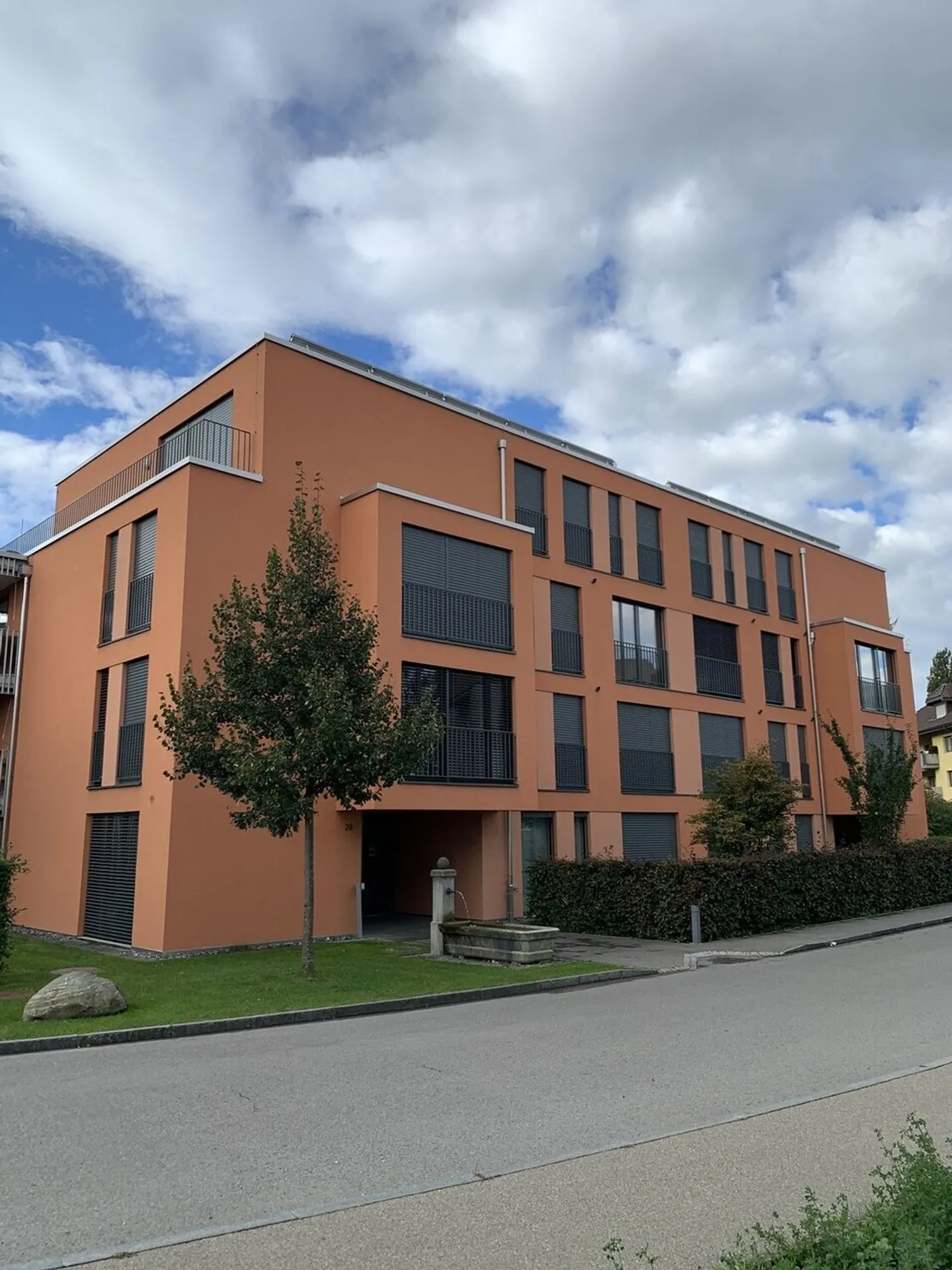 Dans le nouveau bonheur de vivre - Photo 1 sur 7