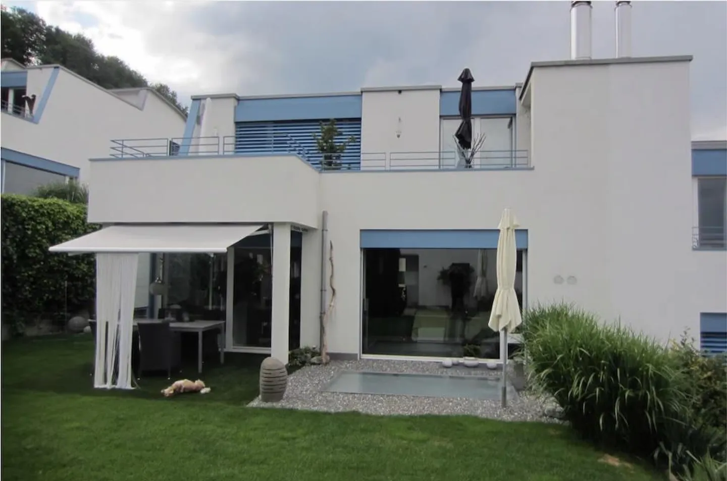 Ein helles, frisch renoviertes Doppeleinfamilienhaus - Foto 1 von 10