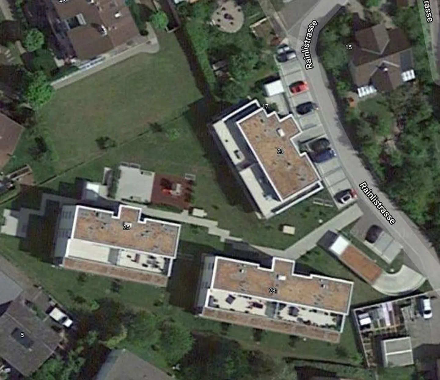 Places de stationnement extérieures et places de stationnement à louer - Photo 3 sur 4
