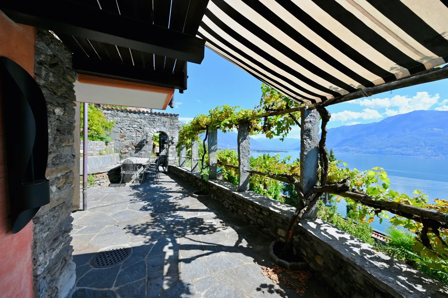 Rustico Incantevole con Vista Mozzafiato sul Lago Maggiore - Foto 7 di 16