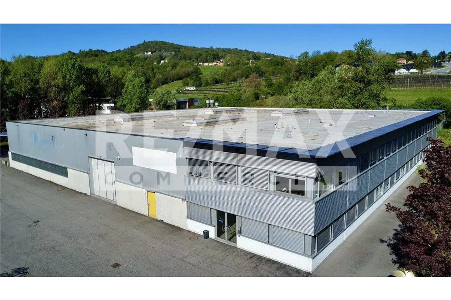 Industrial building with expansion potential - Photo 1 of 13