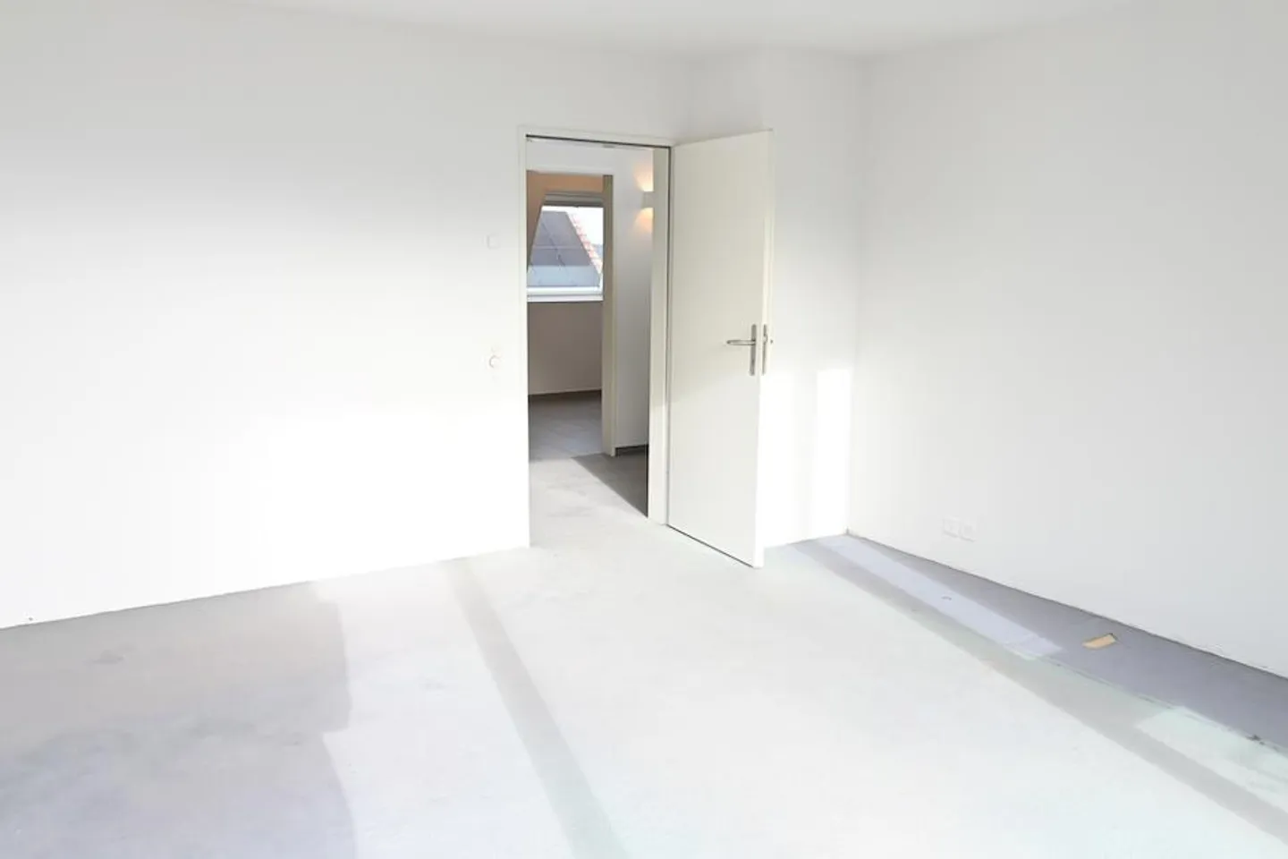 Ein helles, frisch renoviertes Doppeleinfamilienhaus - Foto 7 von 10