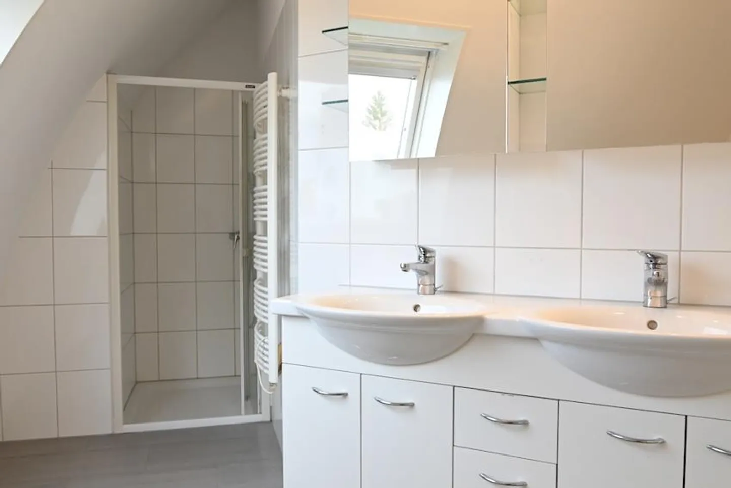 Ein helles, frisch renoviertes Doppeleinfamilienhaus - Foto 9 von 10