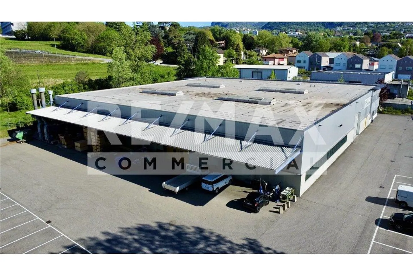 Industrial building with expansion potential - Photo 4 of 13