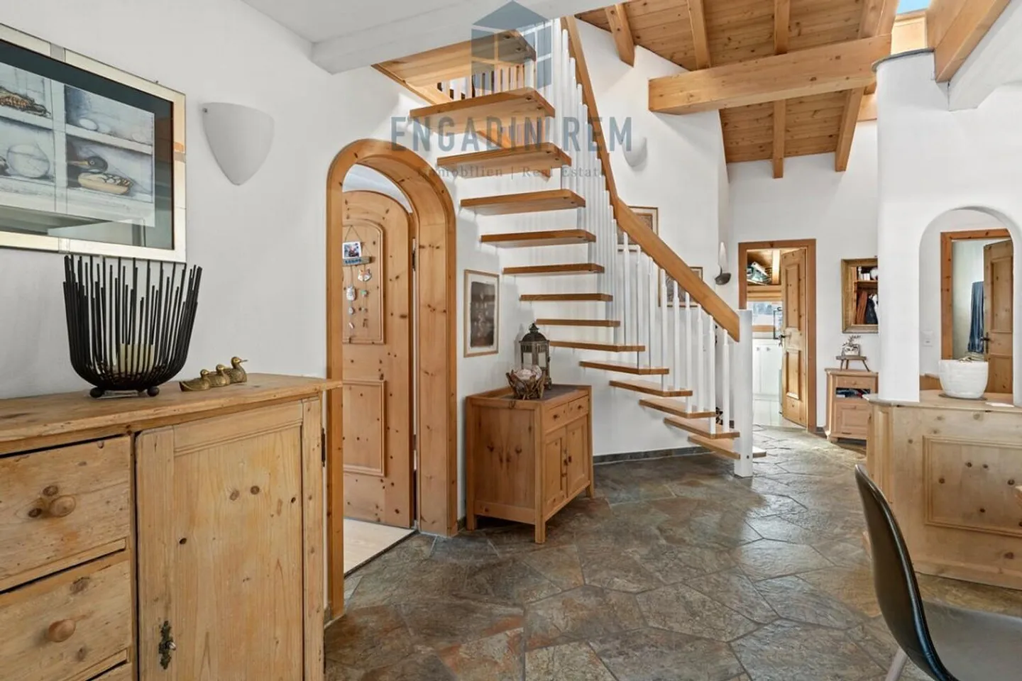 Attico 4,5 locali con galleria, camino e tre balconi - Foto 4 di 6