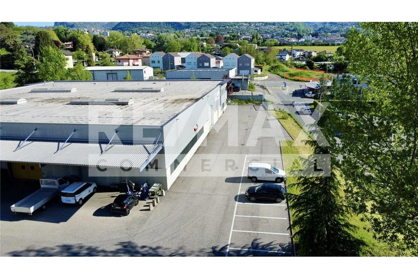 Industrial building with expansion potential - Photo 6 of 13