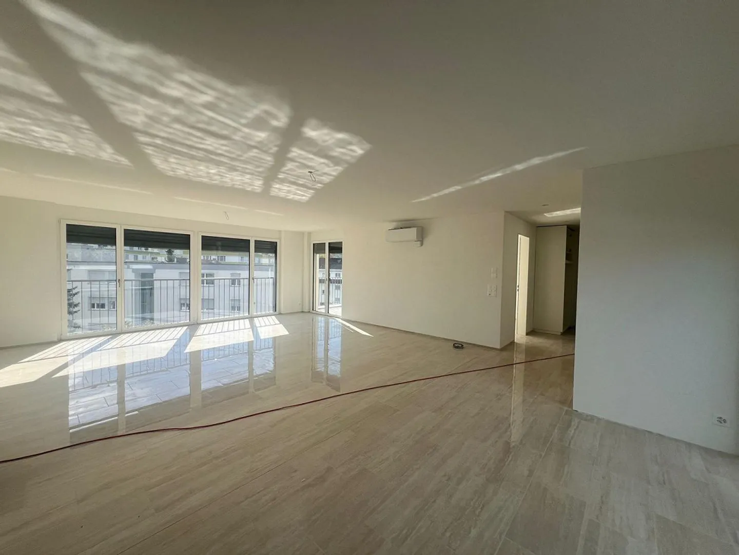 Nuovi appartamenti di costruzione moderna nel centro di Dübendorf - Foto 10 di 13