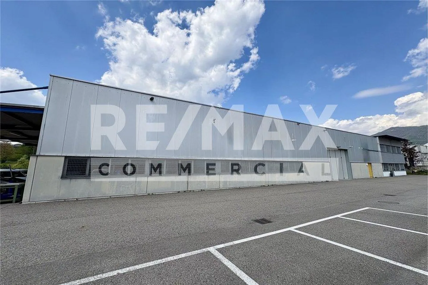 Industrial building with expansion potential - Photo 10 of 13