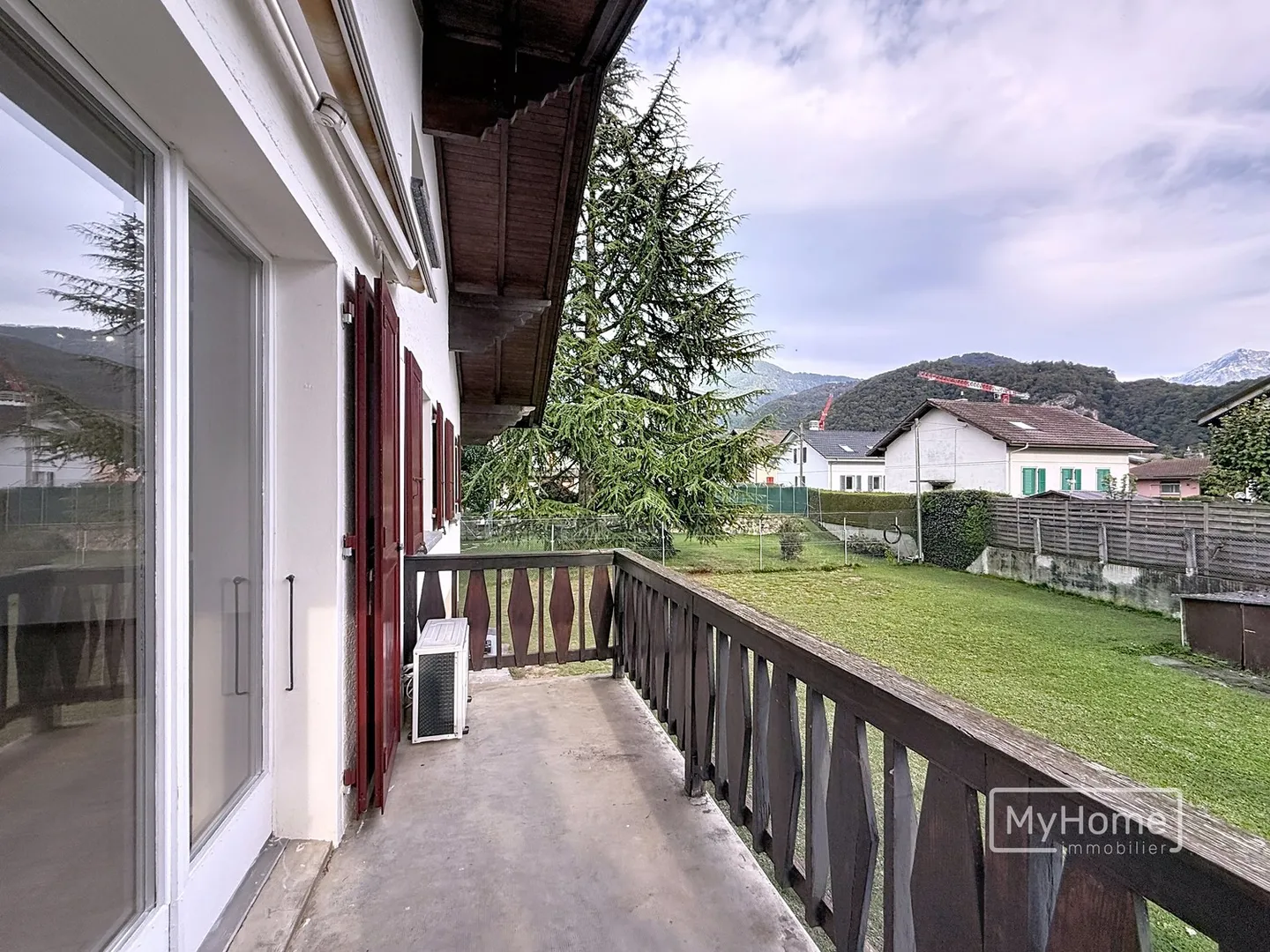 Schöne 5.5-Zimmer-Villa mit großem Garten - Foto 5 von 13