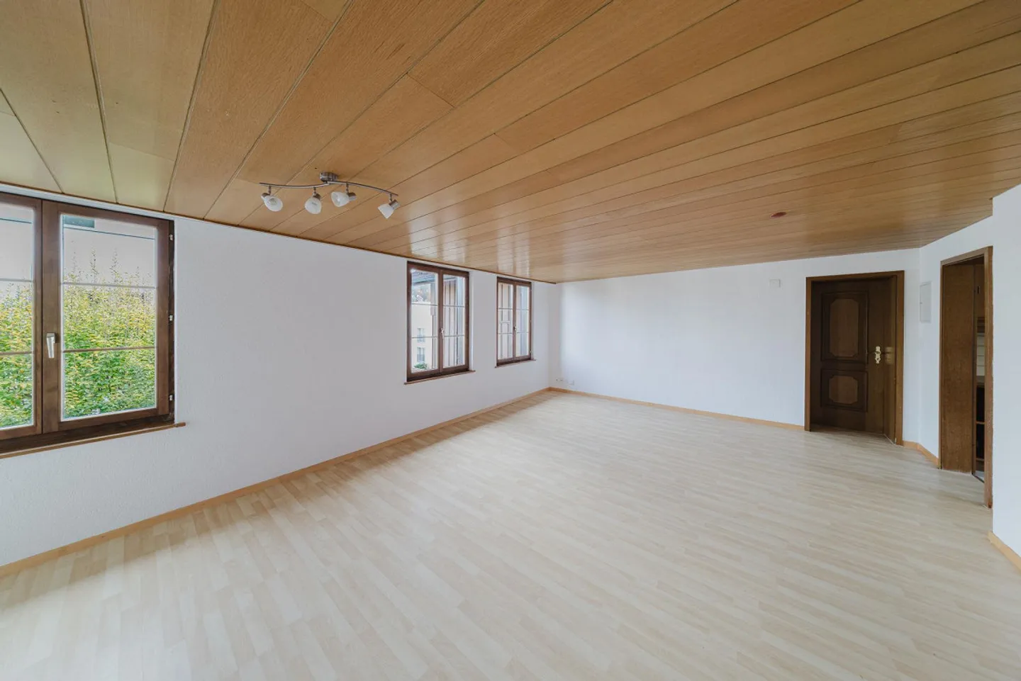 Einfamilienhaus mit Einliegerwohnung zentral in Oberuzwil - Foto 2 von 17