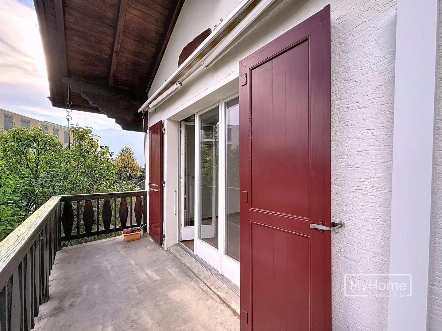 Schöne 5.5-Zimmer-Villa mit großem Garten - Foto 6 von 13