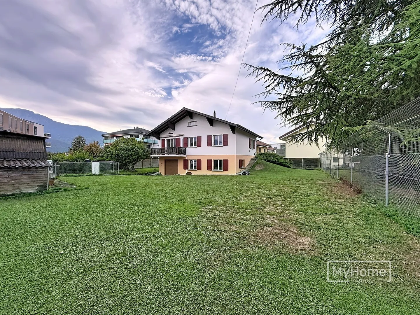 Schöne 5.5-Zimmer-Villa mit großem Garten - Foto 1 von 13