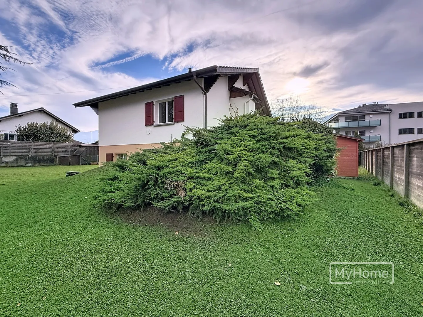 Schöne 5.5-Zimmer-Villa mit großem Garten - Foto 2 von 13