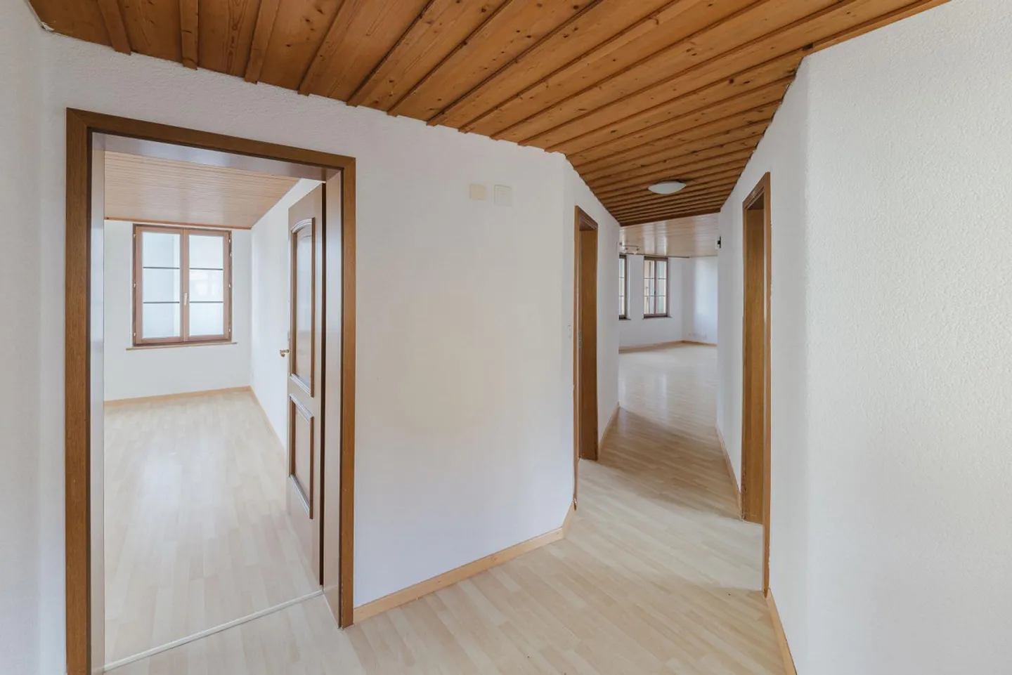 Einfamilienhaus mit Einliegerwohnung zentral in Oberuzwil - Foto 4 von 17