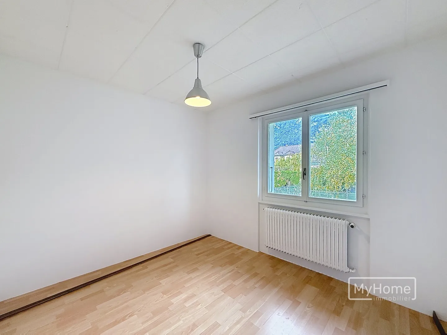 Schöne 5.5-Zimmer-Villa mit großem Garten - Foto 8 von 13