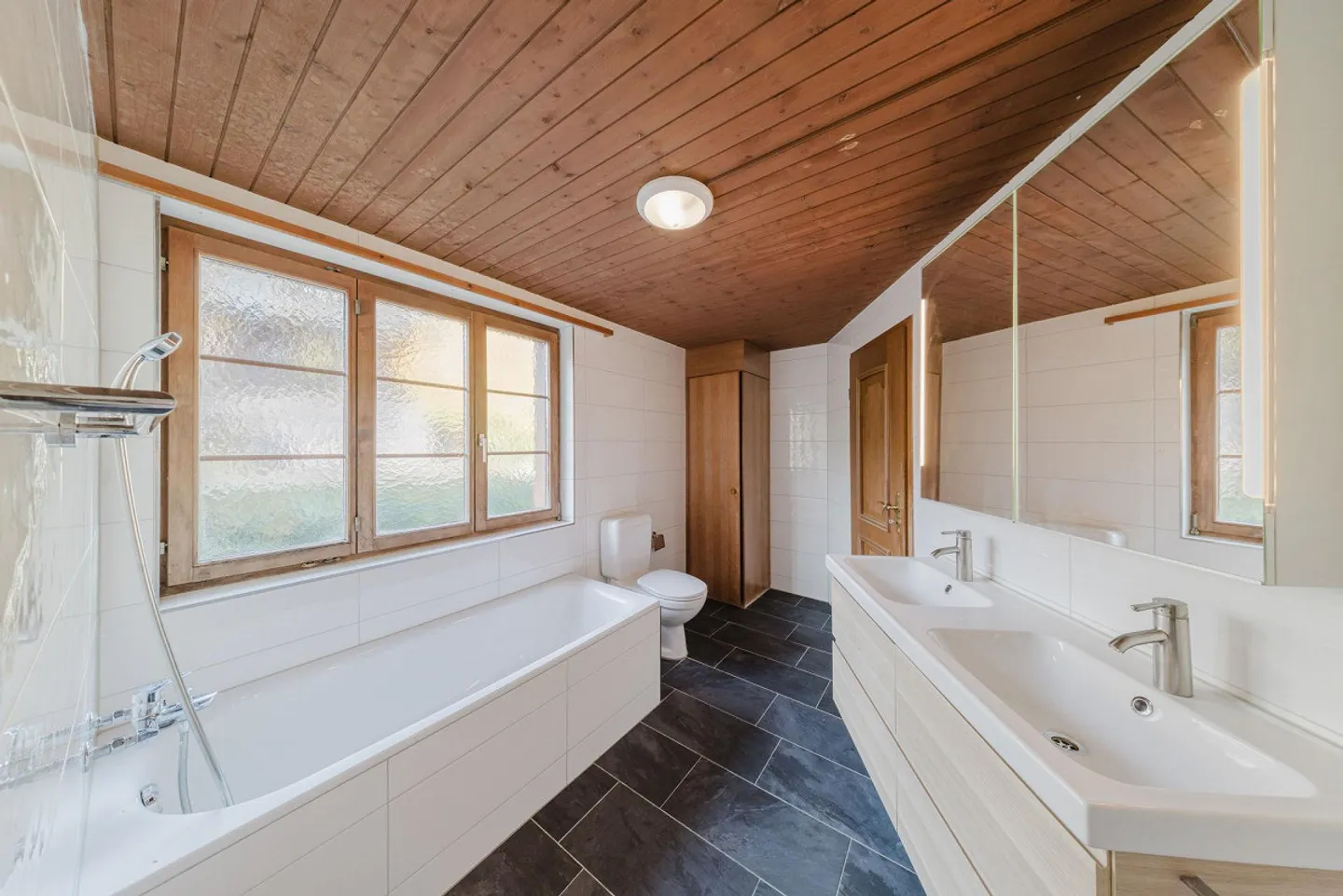 Einfamilienhaus mit Einliegerwohnung zentral in Oberuzwil - Foto 6 von 17