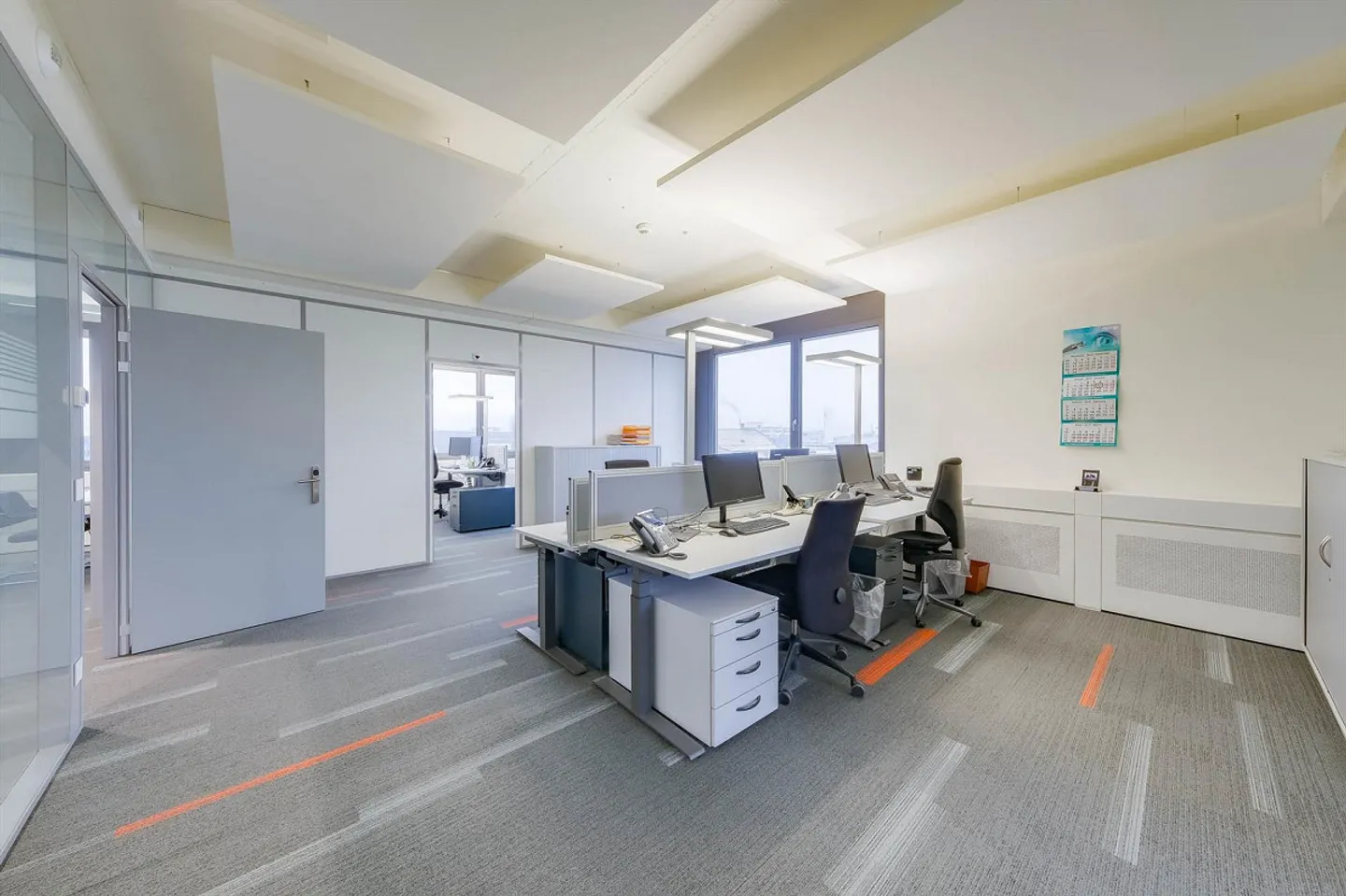 Air-conditioned office spaces in prime location - Photo 7 of 13