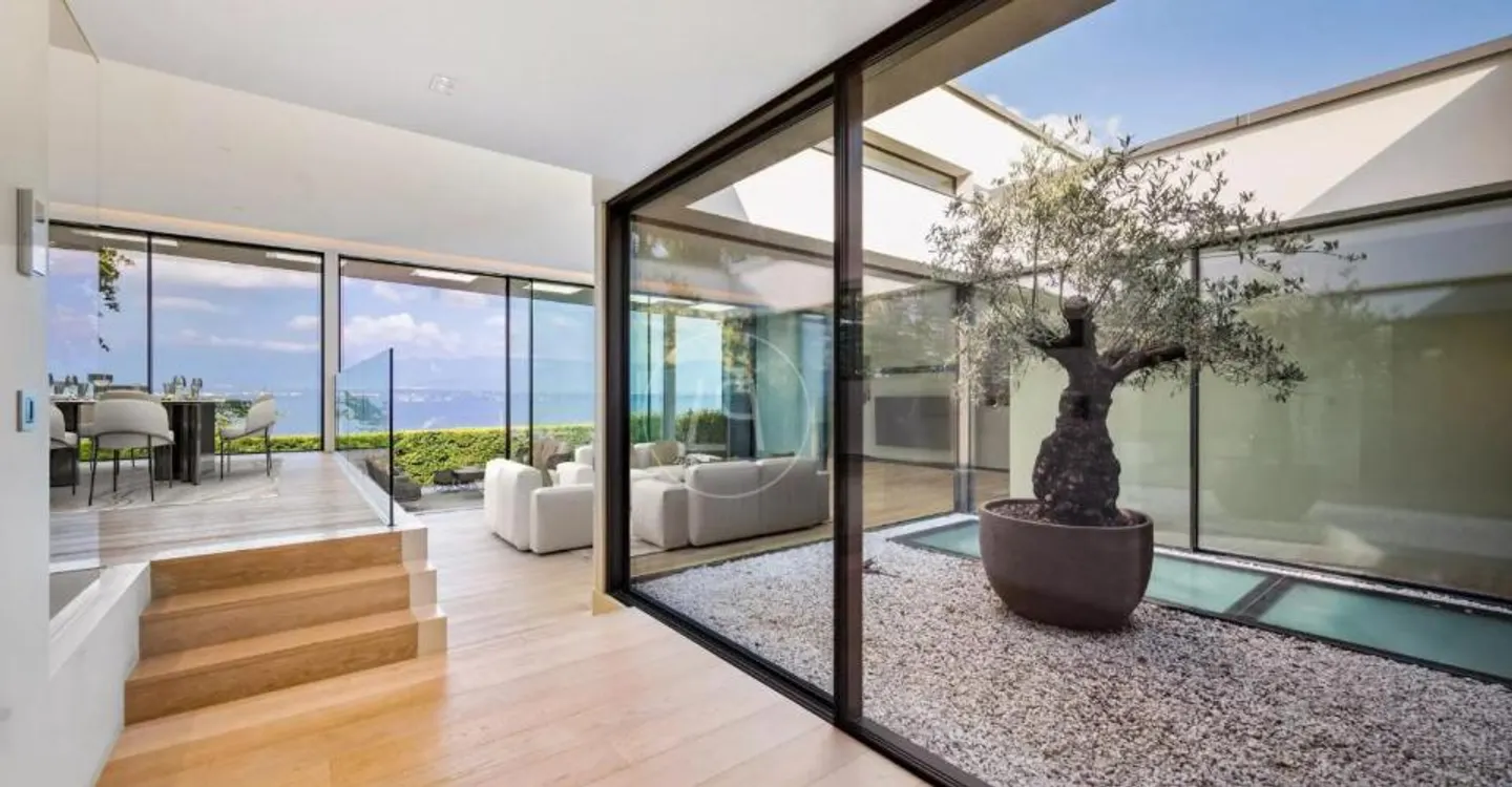 Villa contemporaine d'exception, vue et accès privé au lac,rive gauche - Photo 3 of 12