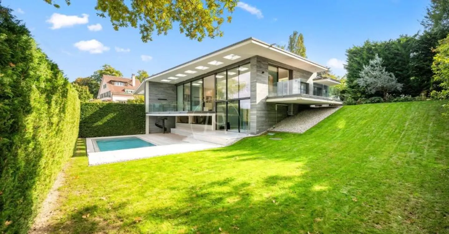 Villa contemporaine d'exception, vue et accès privé au lac,rive gauche - Photo 1 of 12