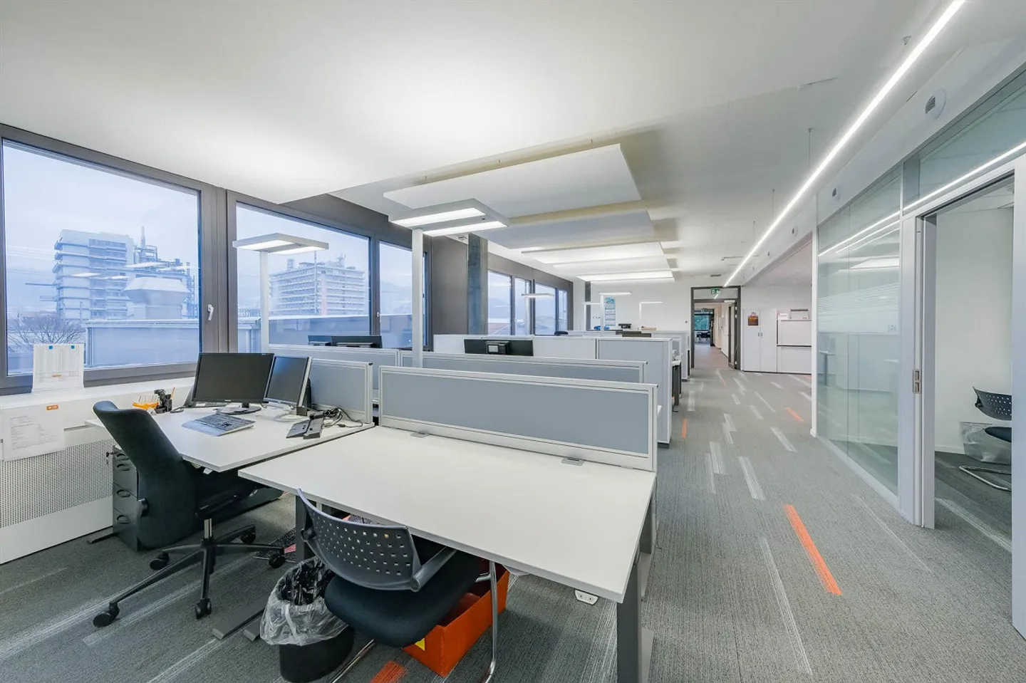 Air-conditioned office spaces in prime location - Photo 5 of 13