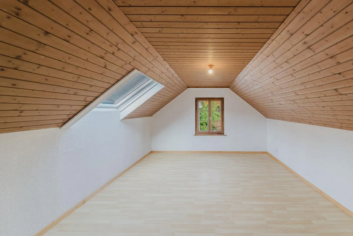 Einfamilienhaus mit Einliegerwohnung zentral in Oberuzwil - Foto 8 von 17